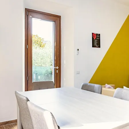 Guesthost - Casa Di Angelo Vibrant דירה פרוג'ה